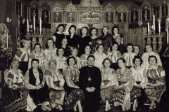 Pr. Gâldău cu Reuniunea Doamnelor 1956